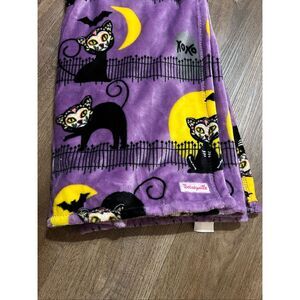 NWT BETSEYVILLE BETSEY JOHNSON Halloween Throw Blanket Black Cat Purple w/Hanger